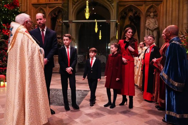 La familia al completo en la abadía de Westminster. (Foto: Gtres)