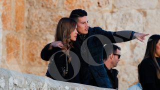 James Rodríguez y Luisa Duque, en Chinchón (Foto: Look).