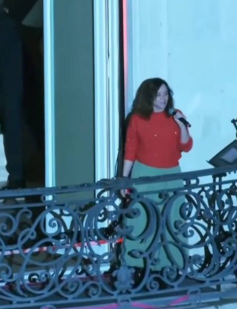 Isabel Díaz Ayuso presentó a David Bisbal en la Puerta del Sol. (Foto: Redes Sociales)