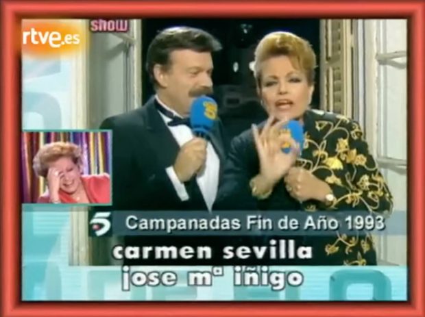 Carmen Sevilla, acompañada de José María Íñigo en las Campanadas de 1994. (Youtube)