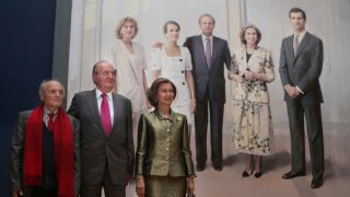 Antonio López con Juan Carlos I y doña Sofía. (Foto: Gtres)