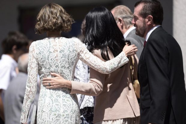 La Reina Letizia, Ana Togares y Jesús Ortiz en la Comunión de la princesa Leonor. (Foto: Gtres)