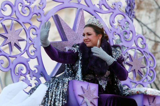 Niña Pastori durante la Cabalga de Reyes. (Foto: Gtres)