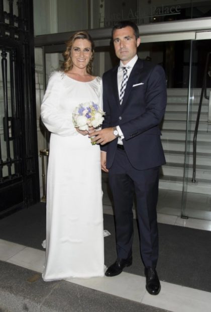 Carlota Corredera y Carlos de la Maza el día de su boda. (Foto: Gtres)