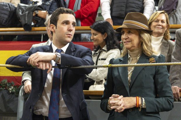 Froilán junto a su madre, la infanta Elena. (Foto: Gtres)