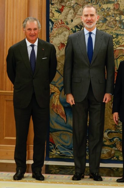 José Manuel Entrecanales Domecq junto al Rey Felipe VI. (Foto: Gtres)