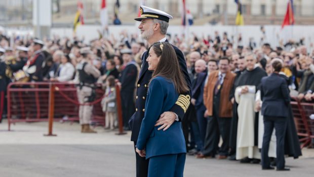 Del Rey grabando con su móvil a las lágrimas de la Reina: las anécdotas de la salida de Elcano