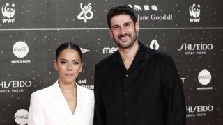 Melendi junto a su mujer, Julia Nakamatsu. (Foto: Gtres)