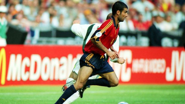 Pep Guardiola durante un partido de fútbol. (Foto: Gtres)