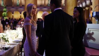 Ivanka Trump habla con Elon Musk en la cena previa a la investidura de su padre. (Foto: Getty).