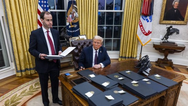 El presidente Donald Trump en el Despacho Oval de la Casa Blanca. (Foto: Gtres)