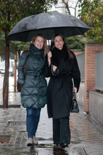 La reina Letizia y María Dolores Ocaña. (Foto: Gtres)