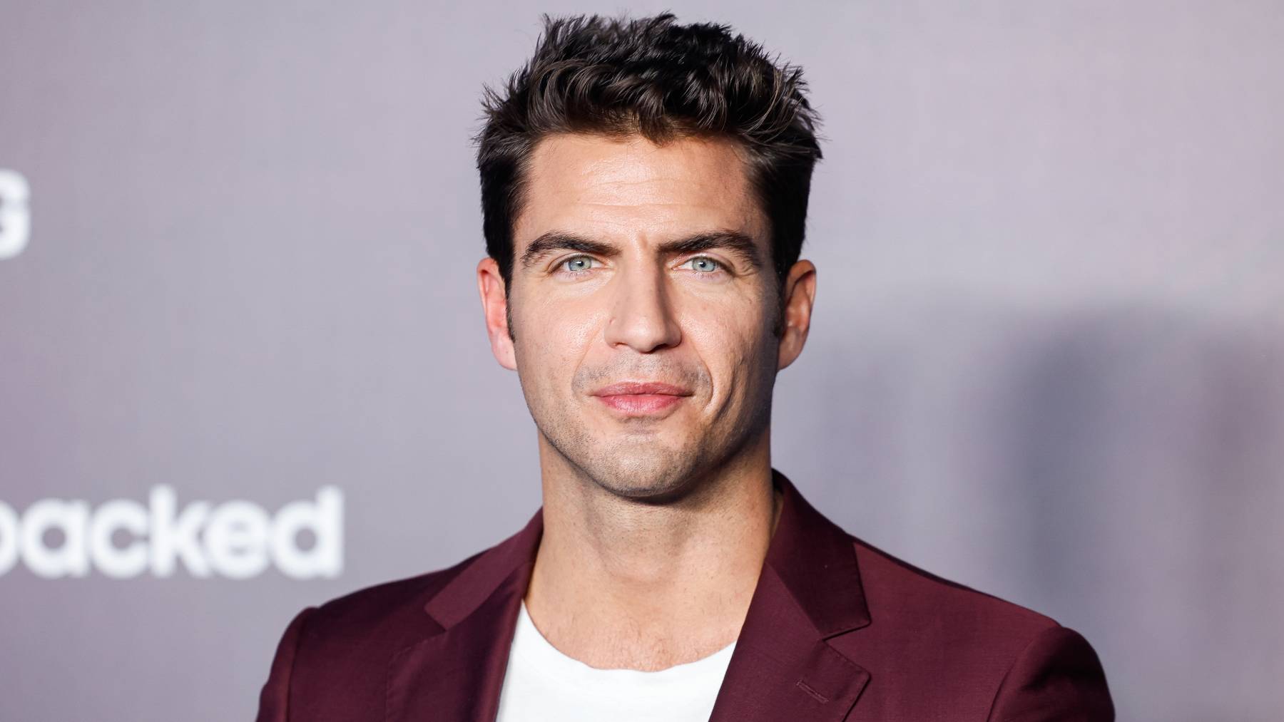Maxi Iglesias desvela el acoso que sufrió en