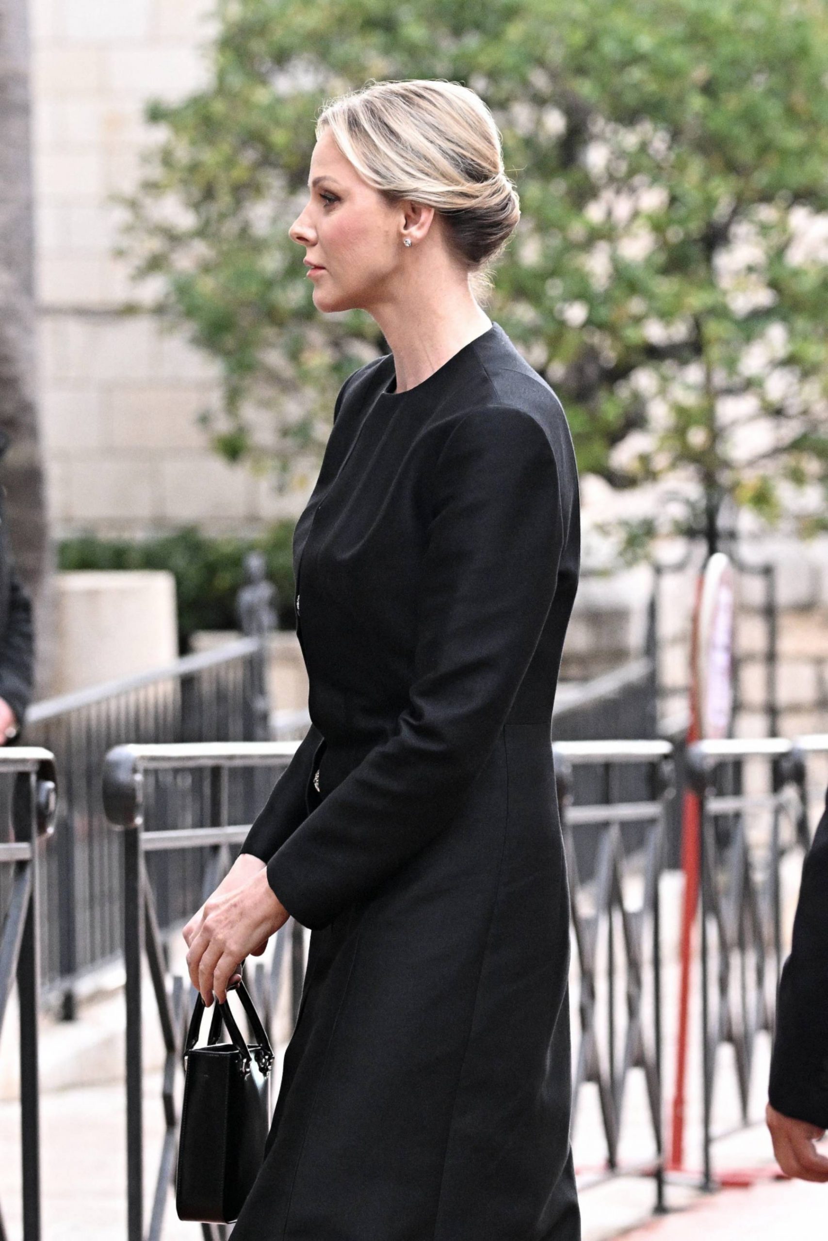 Alberto y Charlène de Mónaco en el funeral de Didier Guillaume. (Foto: Gtres)