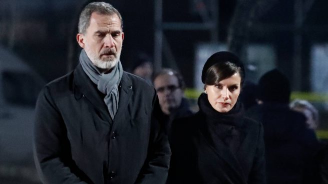 Los Reyes Felipe y Letizia en el 75º aniversario de la liberación de Auschwitz. (Foto: Gtres)