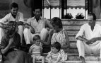 Lady Di y el rey Carlos III en su visita a Mallorca junto a la Familia Real española. (Foto: Gtres)