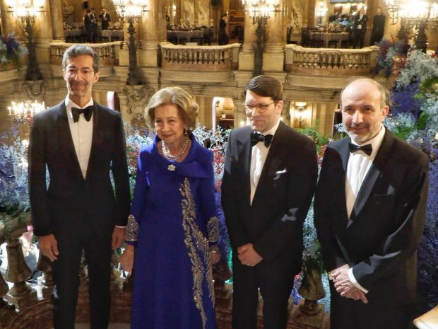 La Reina Sofía en la gala conmemorativa del 150º aniversario del Palacio Garnier. (Foto: Gtres)