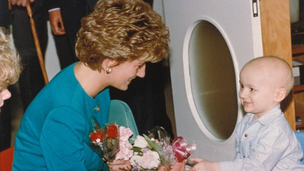 Lady Di durante una visita a un hospital infantil. (Foto: Gtres)