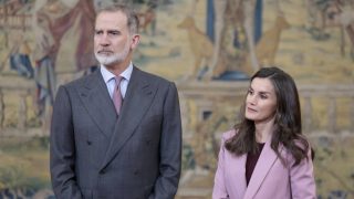 El Rey Felipe y la Reina Letizia en un acto oficial. (Foto: Gtres)