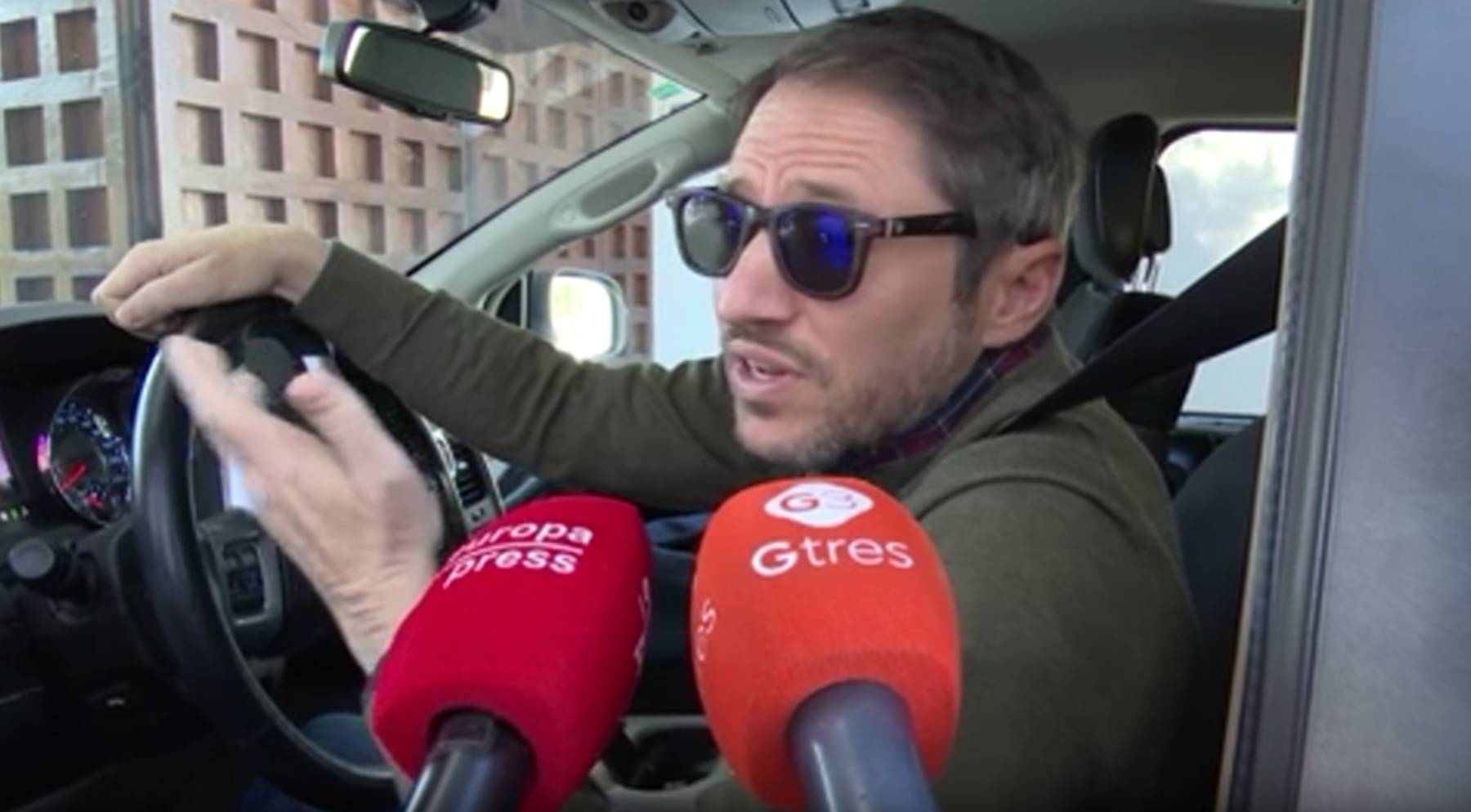 Manuel Martos en el interior de un vehículo. (Foto: Gtres)