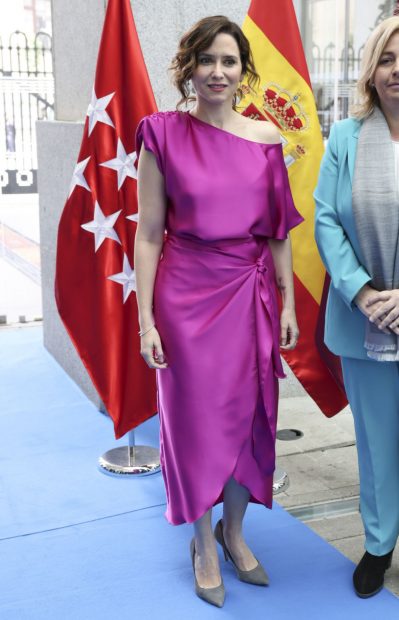 Isabel Díaz Ayuso con el modelo Yilma de la firma. (Foto: Gtres)Isabel Díaz Ayuso con el modelo Yilma de la firma. (Foto: Gtres)