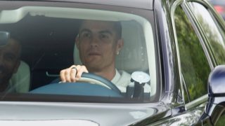 Cristiano Ronaldo en el interior de un vehículo. (Foto: Gtres)