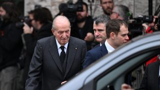 Juan Carlos I en el funeral de Karin Agha Khan IV. (Foto: Gtres)