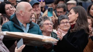 La Reina Letizia conversó con Alfonso Baigorri, el panadero navarro, durante su visita a Tudela. (Foto: Gtres)