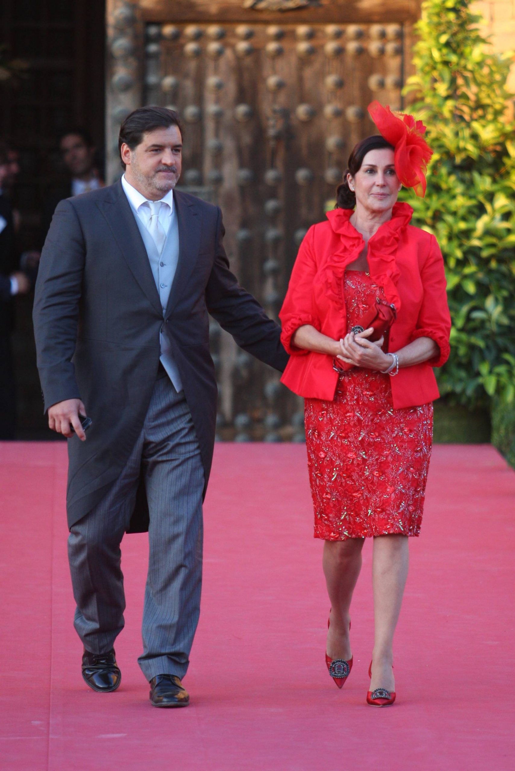 Carmen Martínez-Bordiú y José Campos en una boda. (Foto: Gtres)