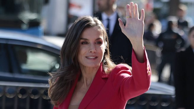 Reina Letizia, Letizia estreno, Reina Letizia vestido