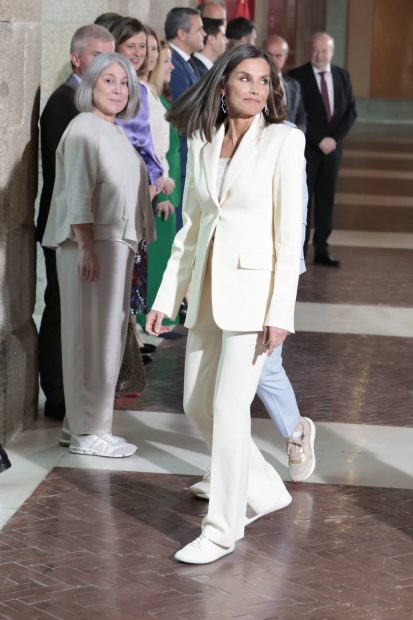 La reina Letizia en la entrega de los premios El Barco de Vapor y Gran Angular. (Foto: Gtres)