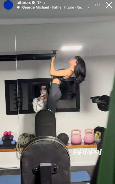 Aitana está haciendo dominadas en su gimnasio. (Foto: Redes Sociales)