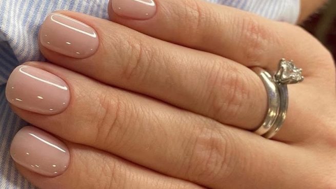 Adiós a la manicura francesa tradicional: las uñas 'glow french' que se arrasarán esta primavera