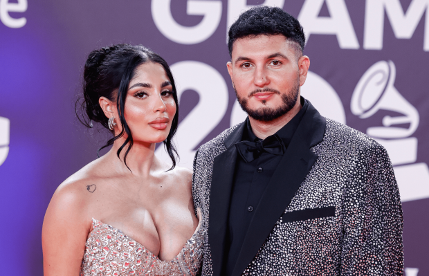 Omar Montes y su novia Lola Romero. (Foto:Gtres)