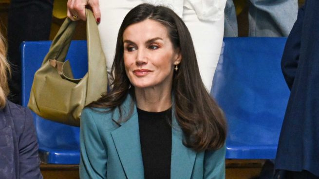 La Reina Letizia en la final de la Copa de waterpolo. (Foto:Gtres)