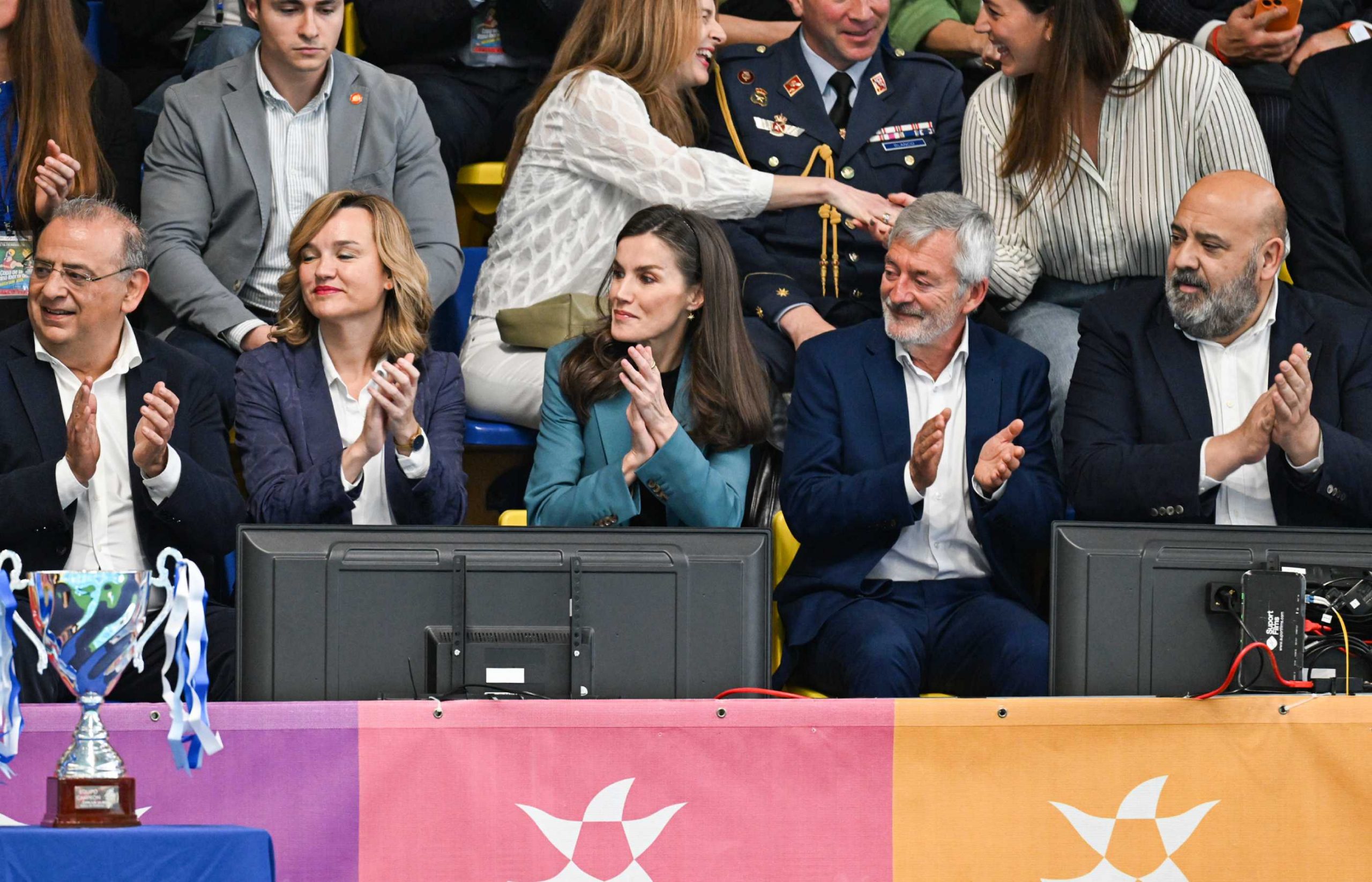 La Reina Letizia en la final de la Copa de waterpolo. (Foto:Gtres)