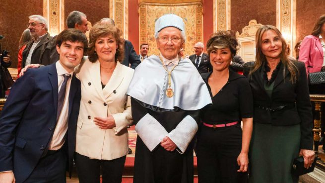 Fenando Ónega y su familia.(Foto:Gtres)