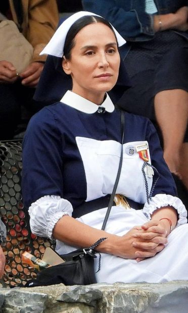 La medalla de Lourdes que Tamara Falcó lució durante su peregrinación al santuario francés. (Foto: Gtres)