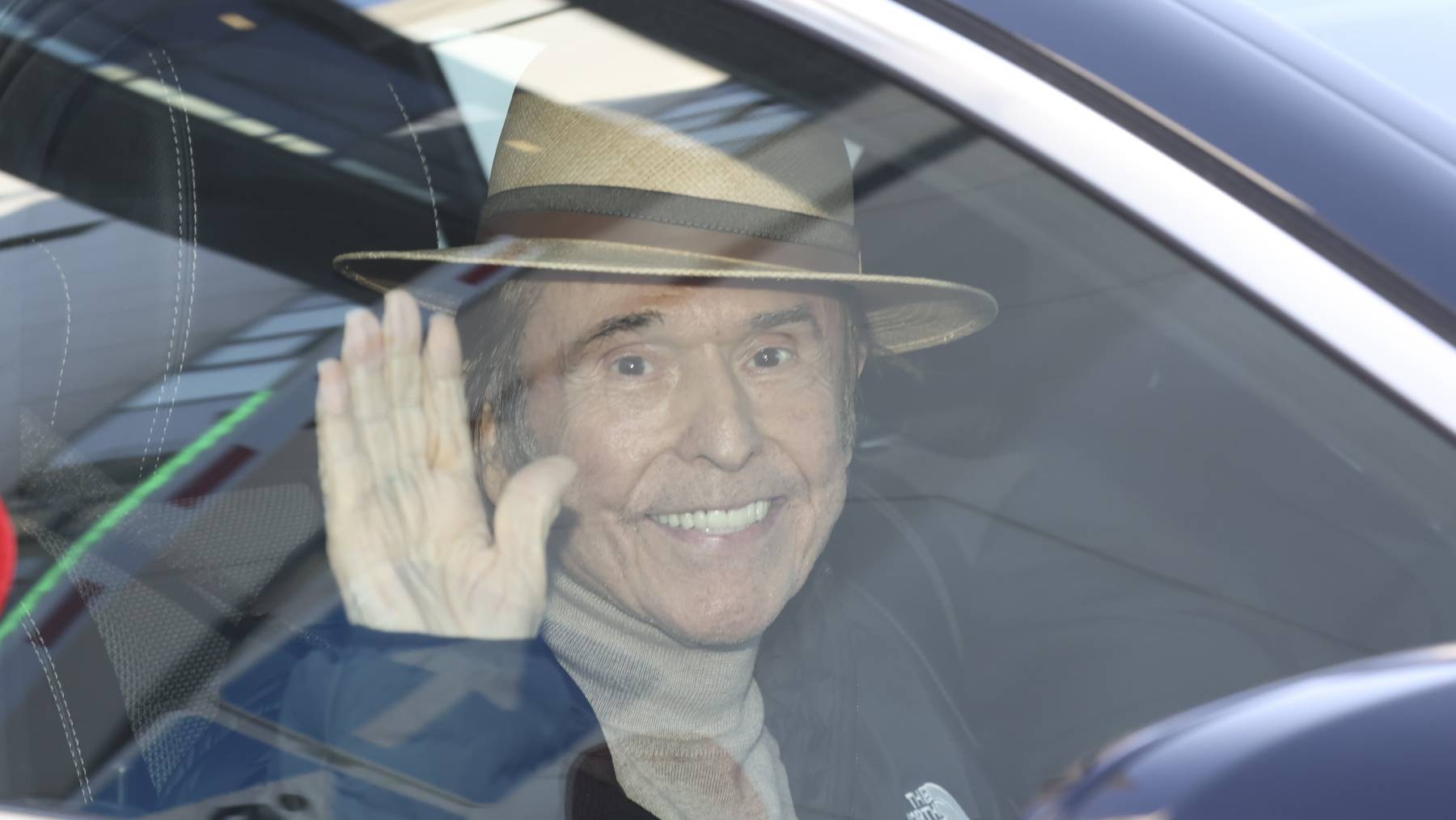 Raphael: ¡Buenas Noticias! Su Recuperación Avanza y su Gira Continúa Según lo Revelado