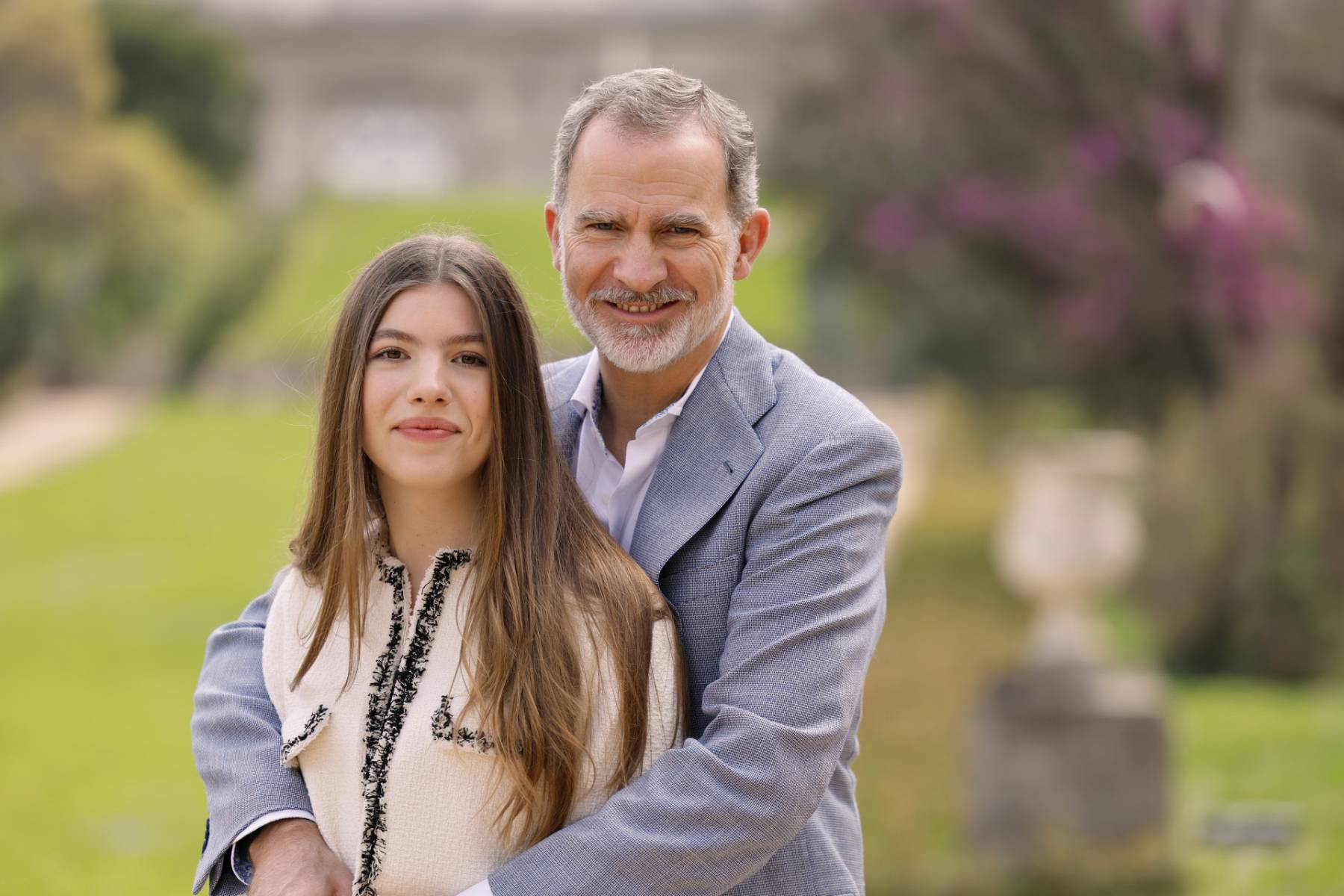 El Rey Felipe VI y la infanta Sofía. (Foto: Gtres)