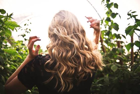 El tinte de pelo que más te favorece si eres mayor de 40 años: "Hay que evitar los tonos…"