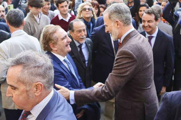 El Rey Felipe VI durante una corrida de toros. (Foto: Gtres)