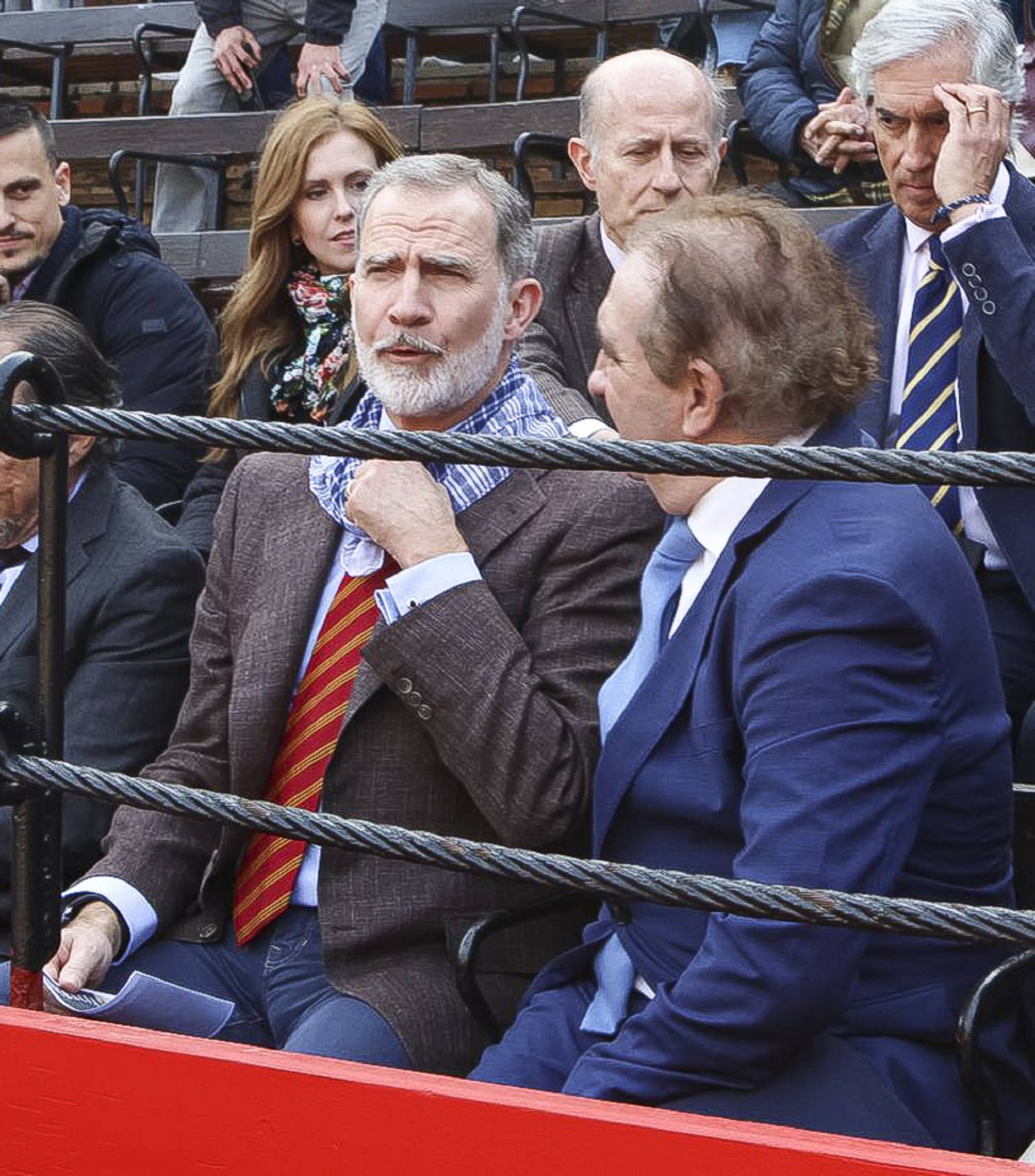 El Rey Felipe VI durante una corrida de toros. (Foto: Gtres)