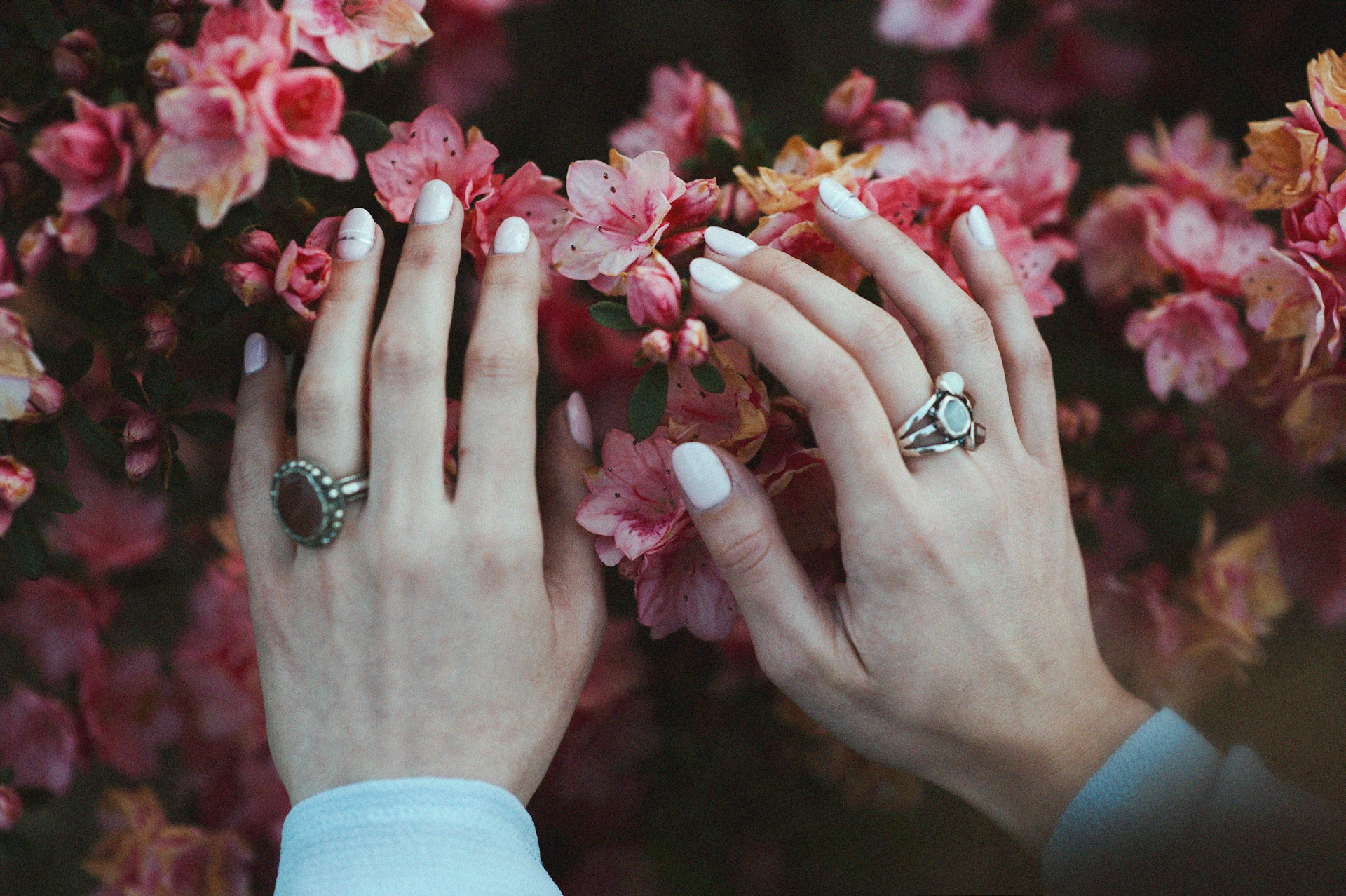 Adiós a la manicura francesa tradicional: las uñas ‘glow french’ que arrasarán esta primavera