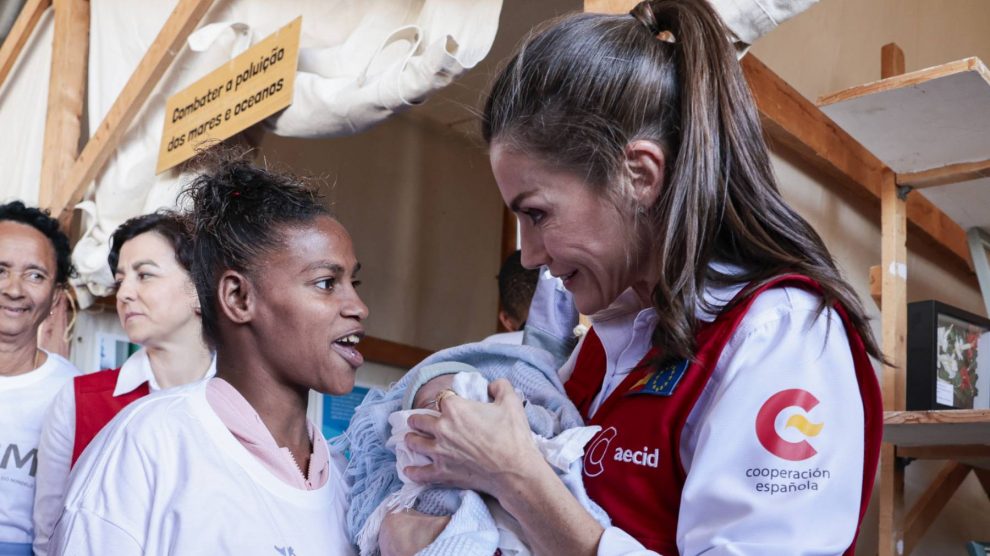 Las imágenes más entrañables de la Reina Letizia en su misión de cooperación en Cabo Verde