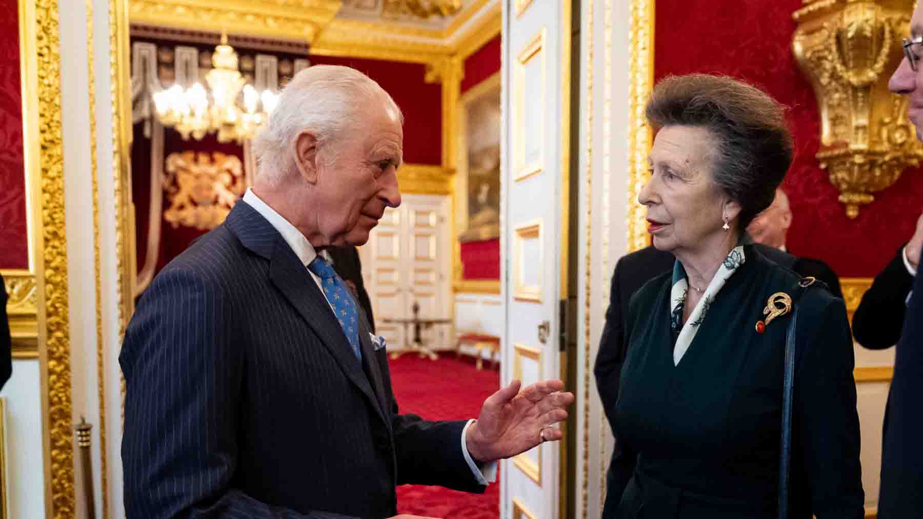 Rey Carlos III, princesa Ana