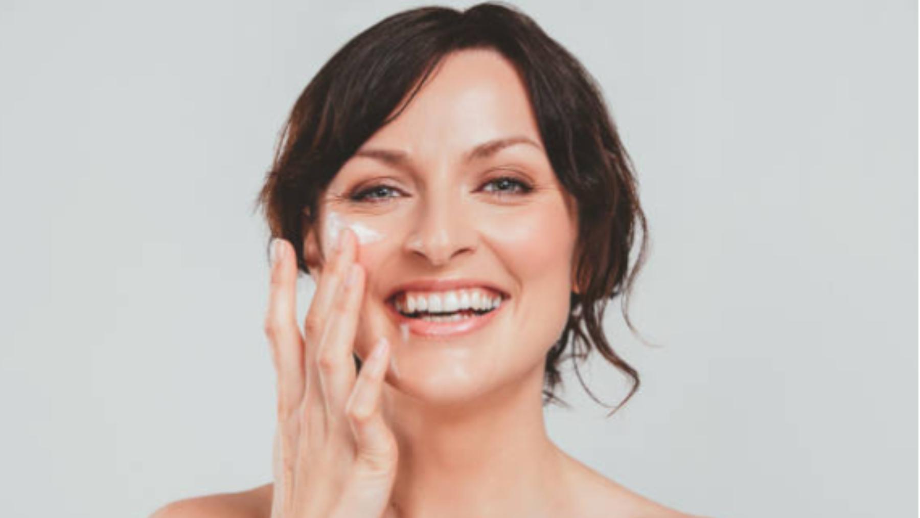 Adiós a los pinchazos: la tendencia para no tener arrugas es más natural y el secreto está en esta planta