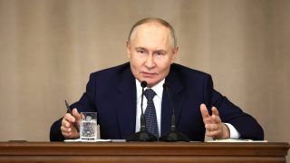 La imagen muestra a Vladímir Putin, el presidente de Rusia, en un entorno oficial. (Foto: Gtres)