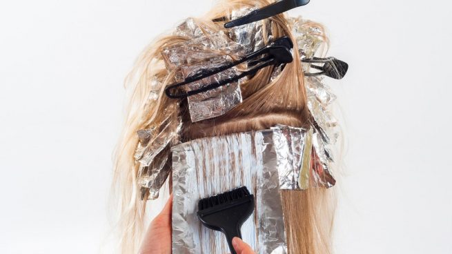 Ni elegir mal el color ni ir mal peinada: el error que cometes al teñirte el pelo en la peluquería
