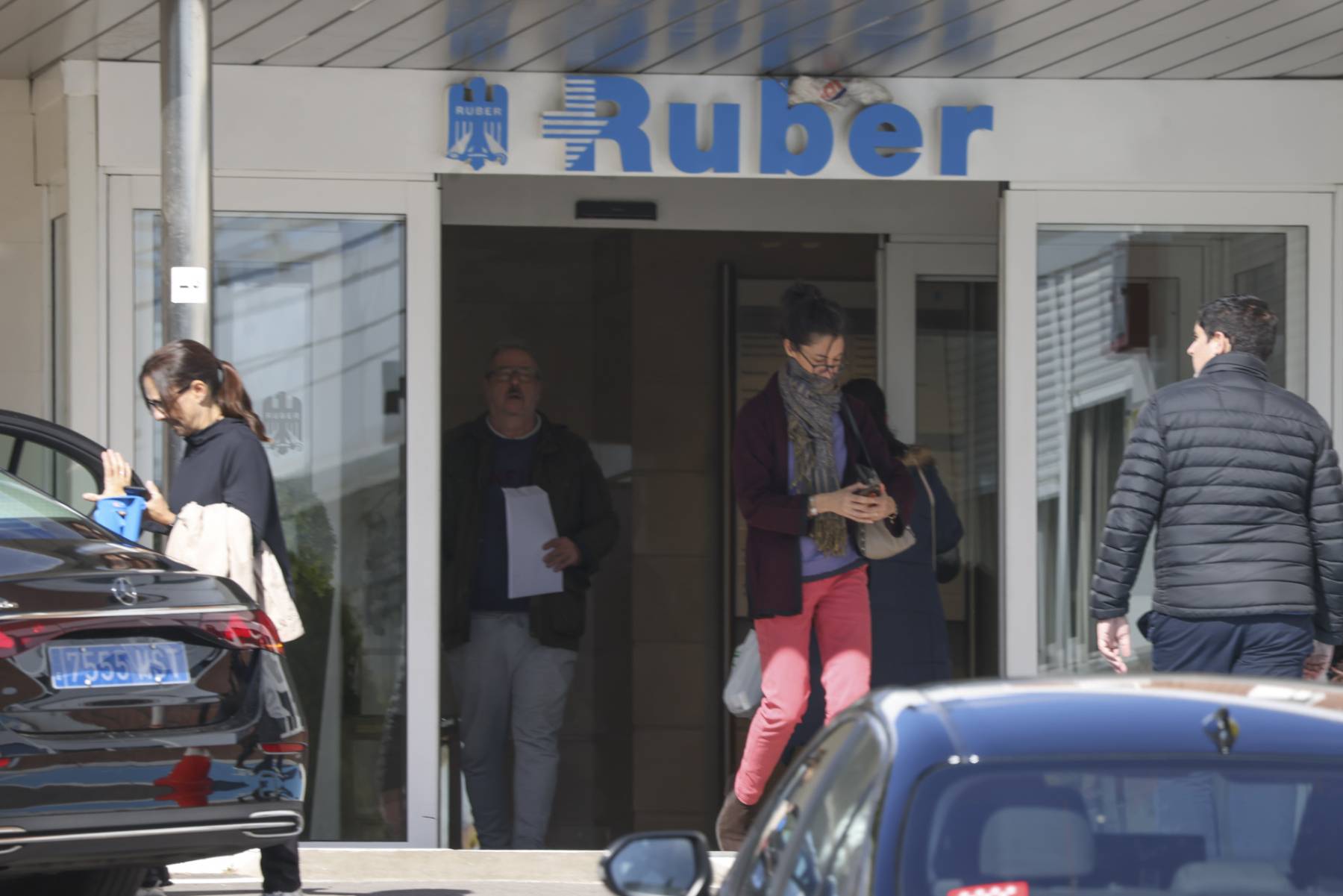 Claudia Stilianipoulus en las inmediaciones de un hospital de Madrid. (Foto: Gtres)